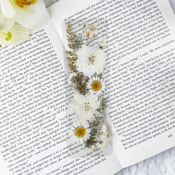 🎁 Vintage Vanilla Pressed Flower Bookmark (100% off)